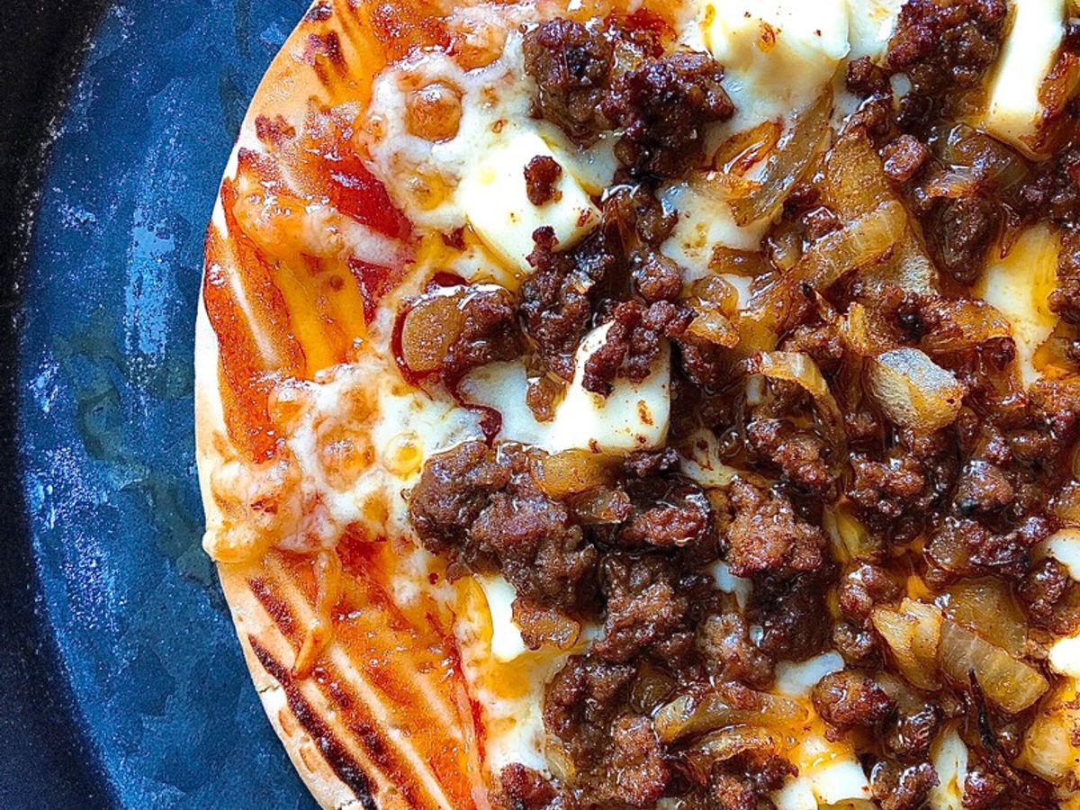 Pizza Bò Bằm Phô Mai Cheddar (Đế Sẵn-Làm Trong Một Nốt Nhạc)