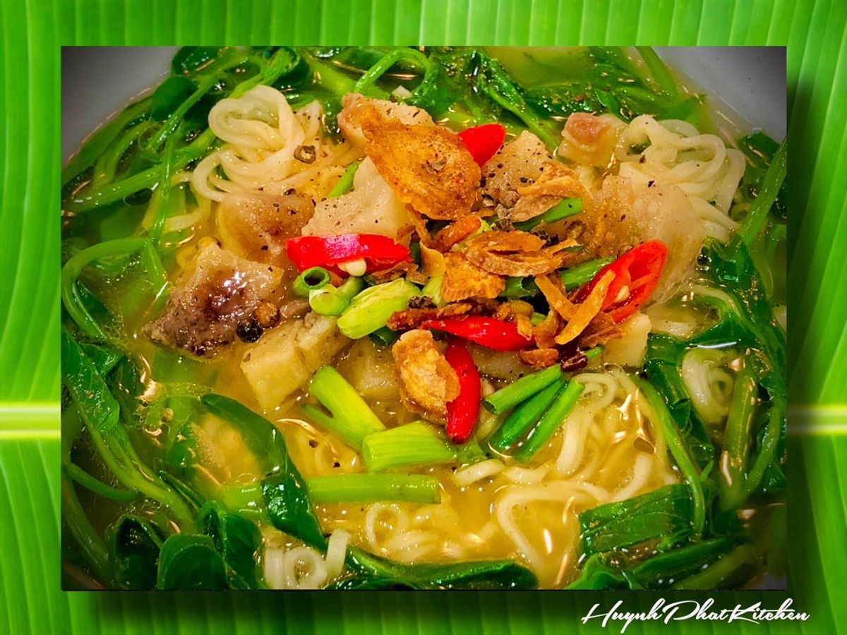 Mì Nấu Rau Muống Tóp Mỡ