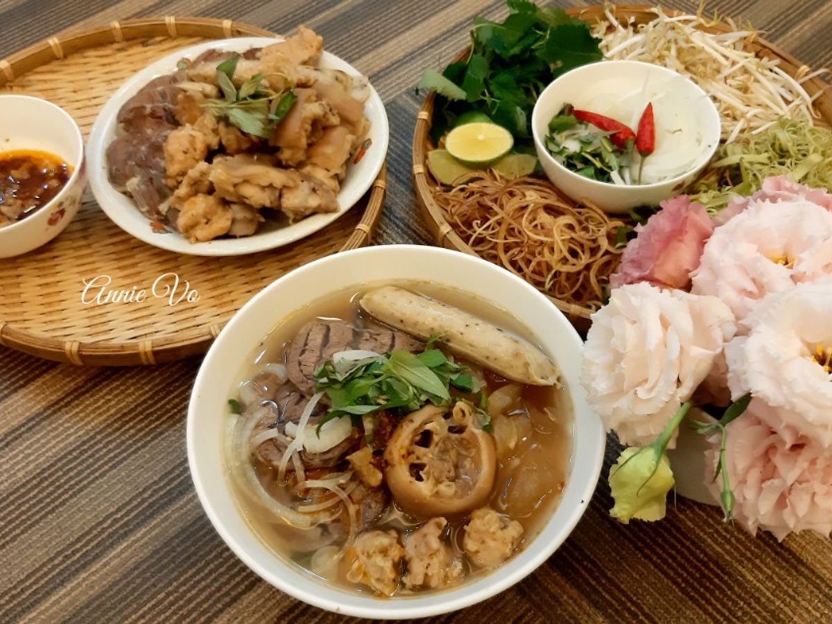 Bún bò giò heo