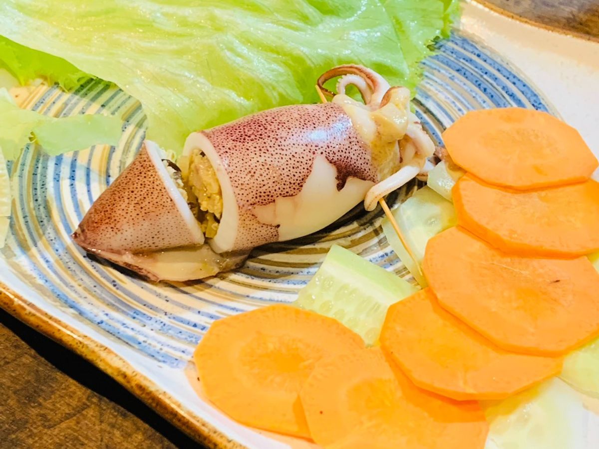 Vào bếp cùng con: mực nhồi thịt sa tế hấp
