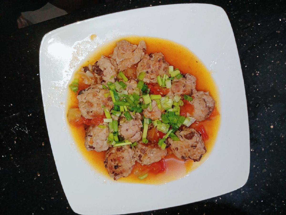 Thịt viên sốt cà chua