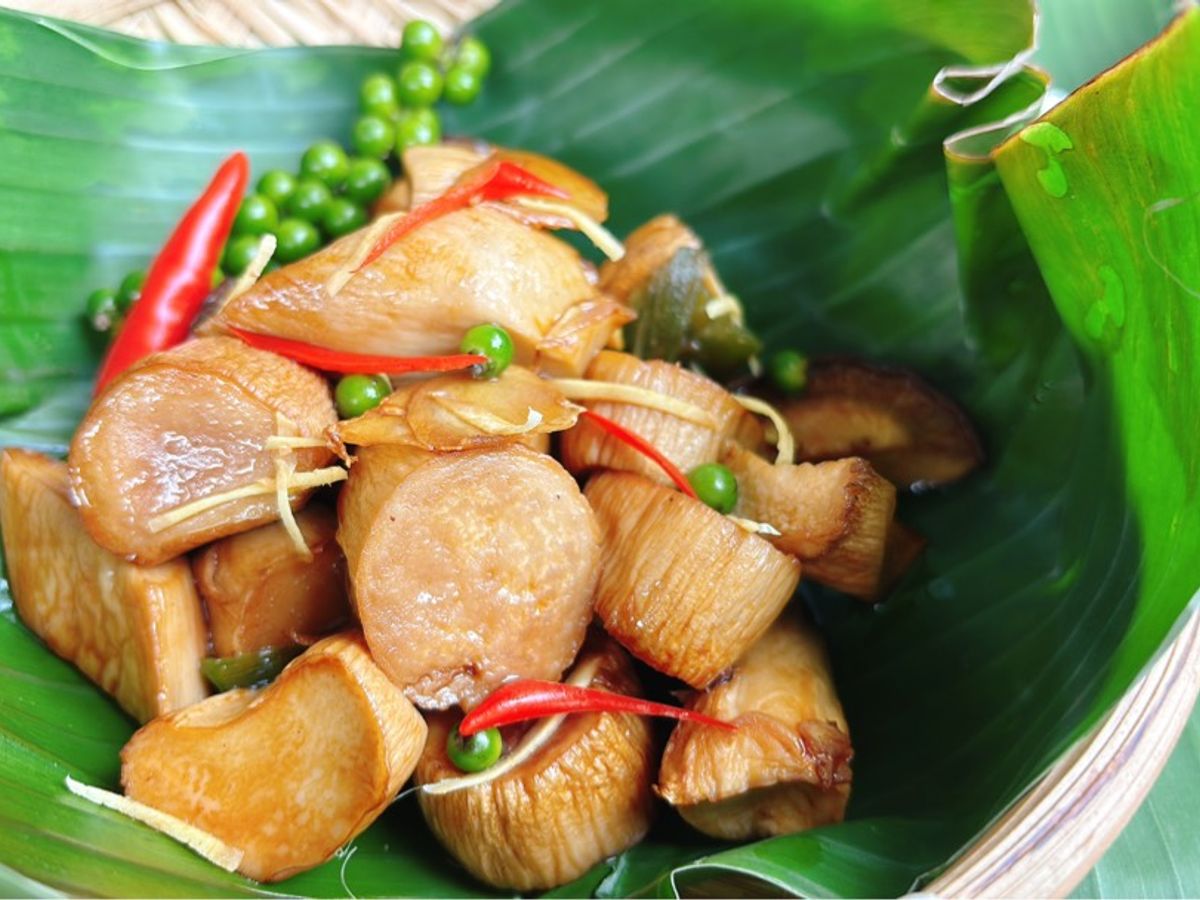 Nấm đùi gà kho gừng tiêu xanh