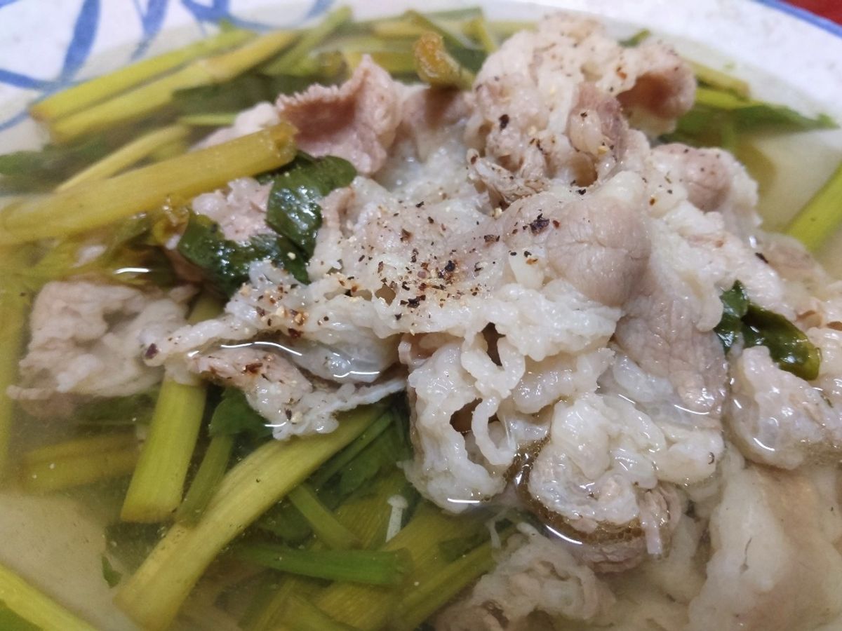 Canh rau muống nấu ba chỉ bò