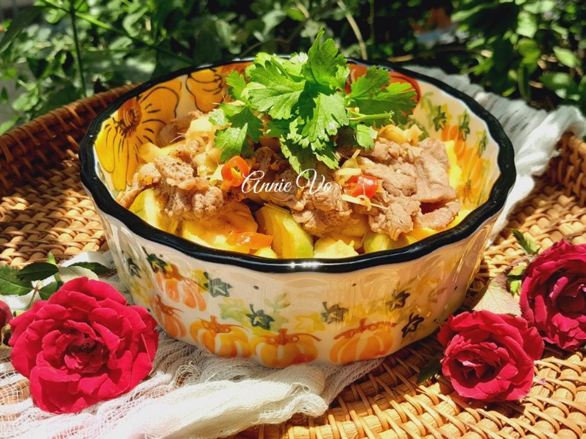 Bò xào trộn xoài cóc non