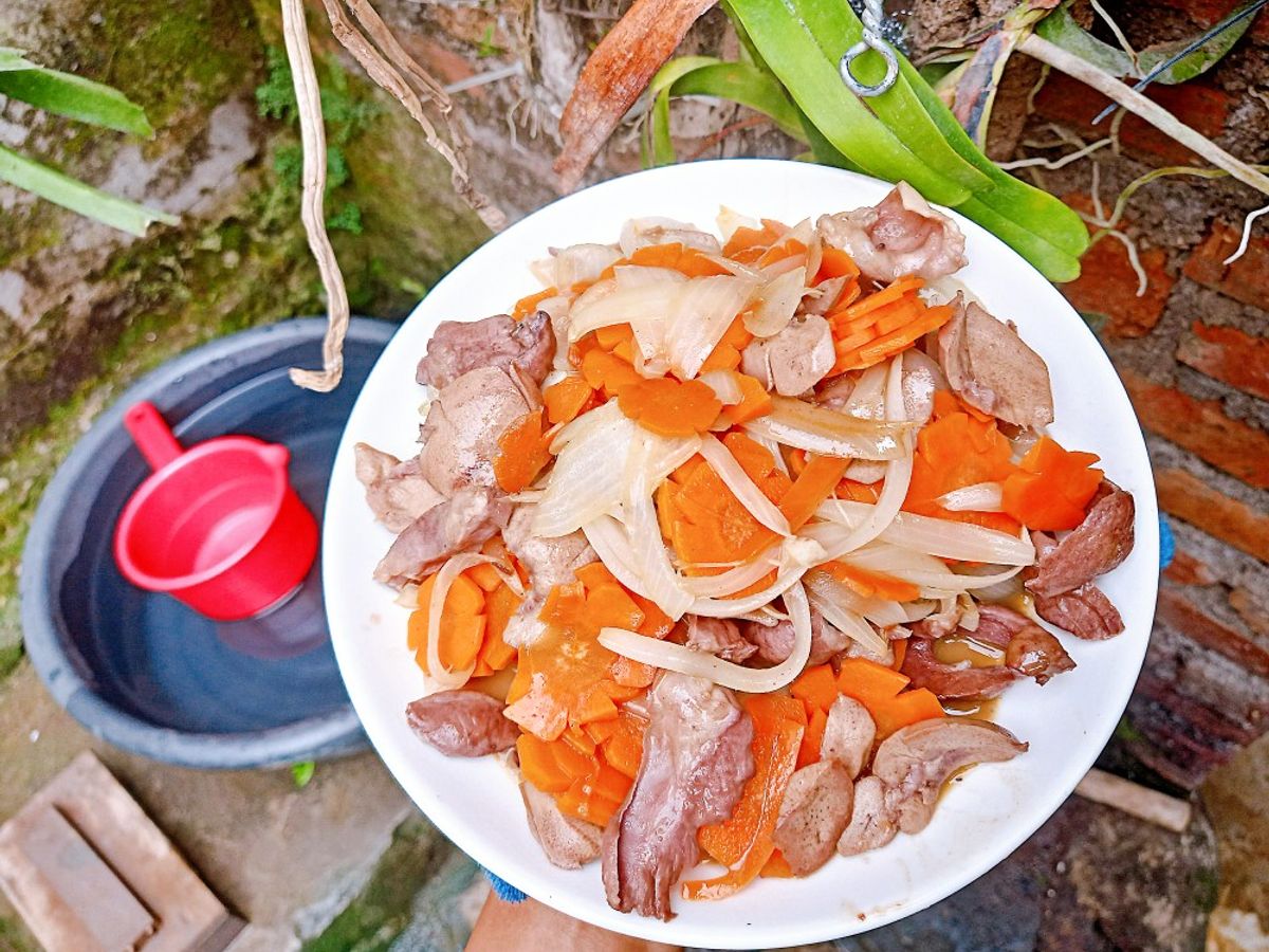 Tim cật heo xào hành tây