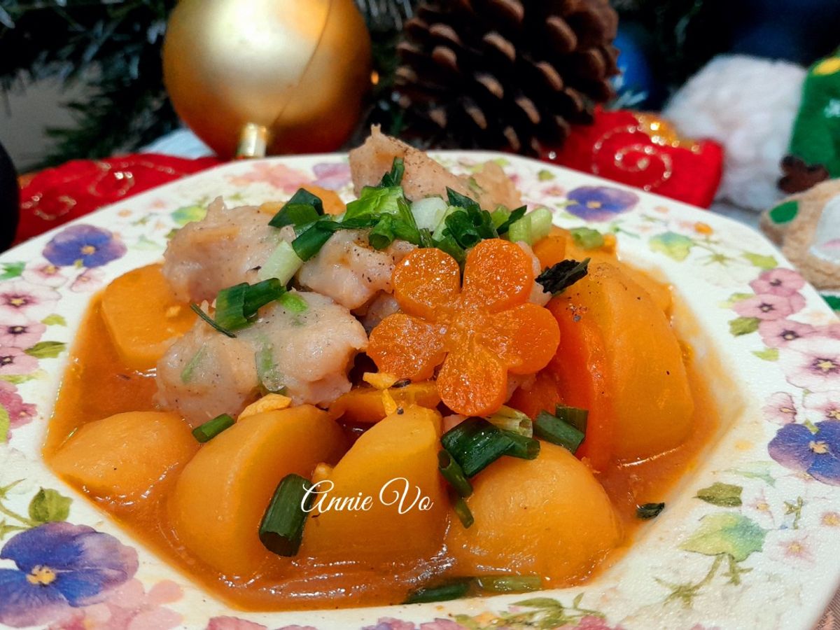 Cá thác lác nấu khoai tây cà rốt