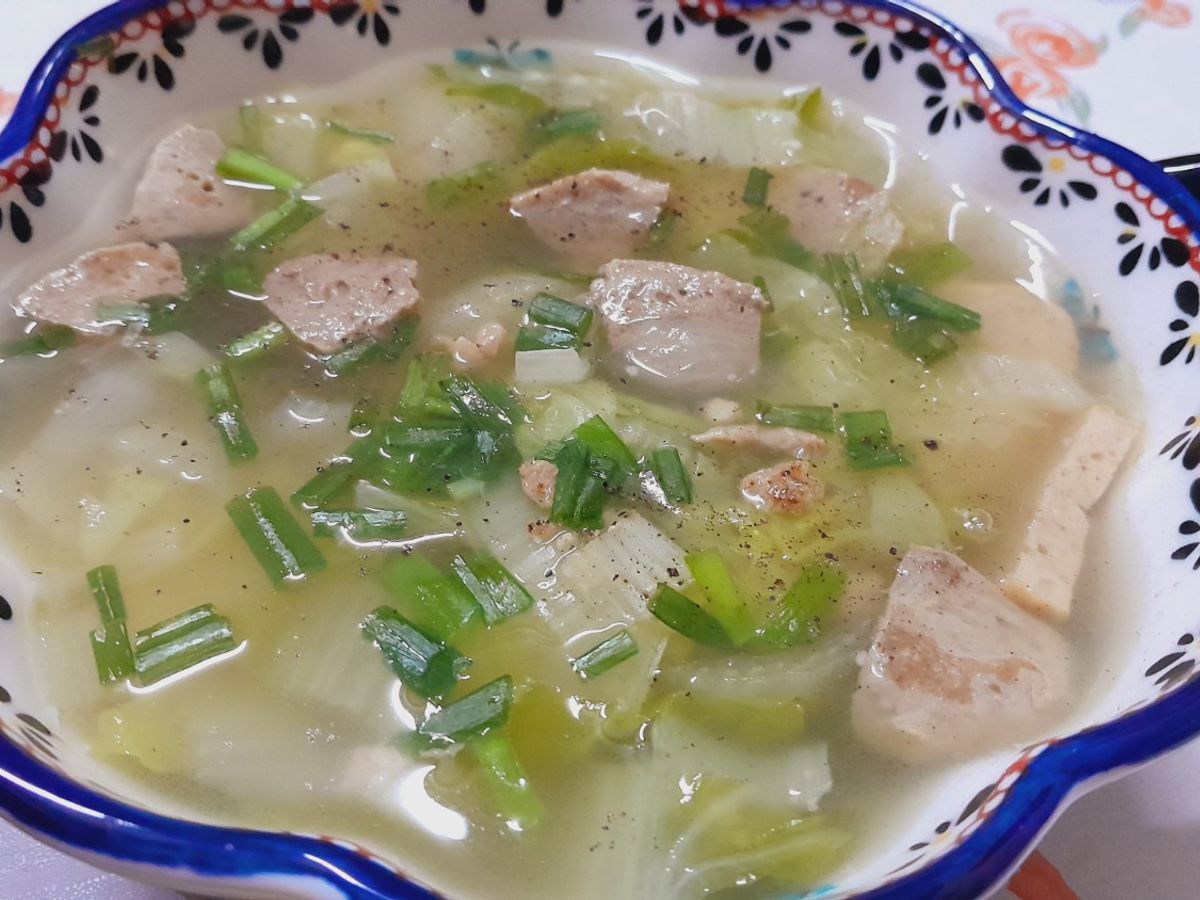 Canh cải thảo nấu chả bò viên
