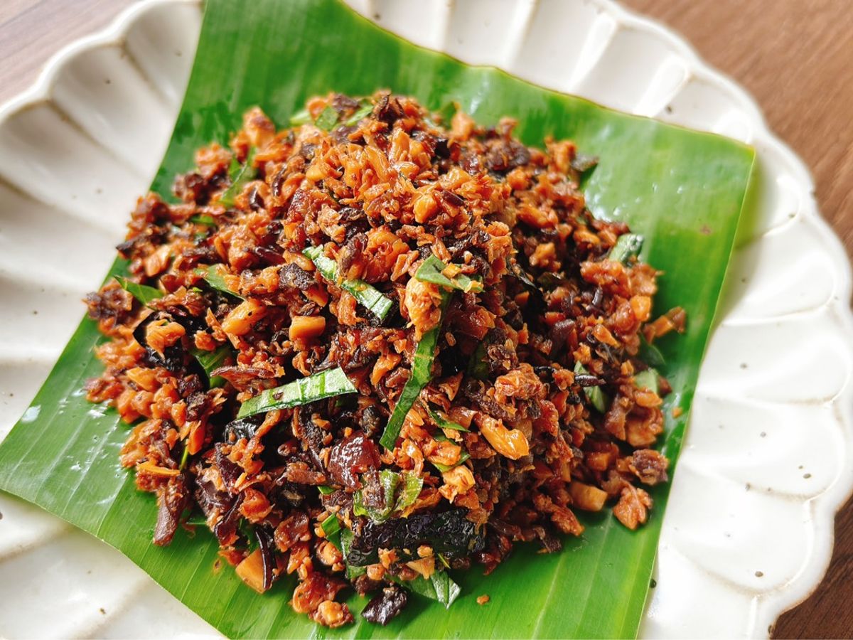 Nấm xào mặn với rong biển