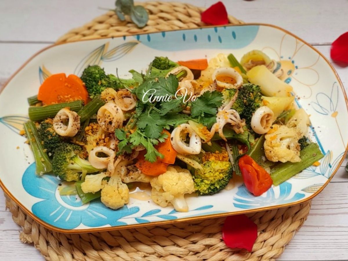 Mực xào bông cải cà rốt
