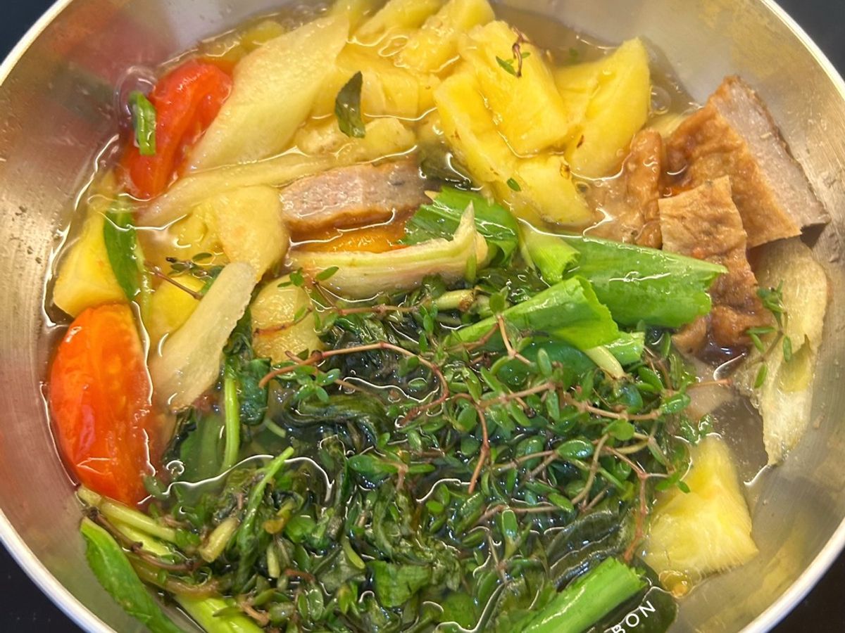 Canh Chua Chả Cá Hố, Rau Sam, Bông Giờ