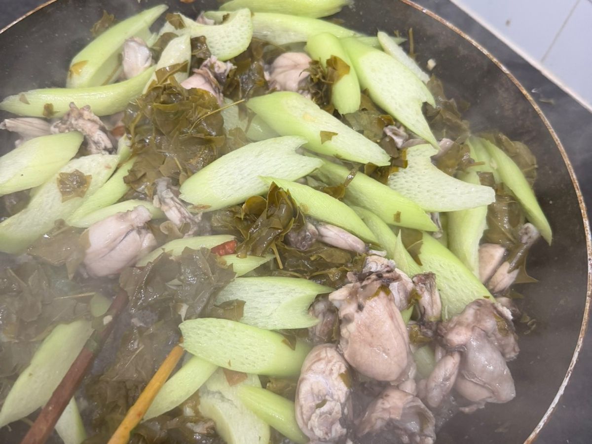Ếch xào lá giang, bạc hà chua chua cay cay thơm ngon