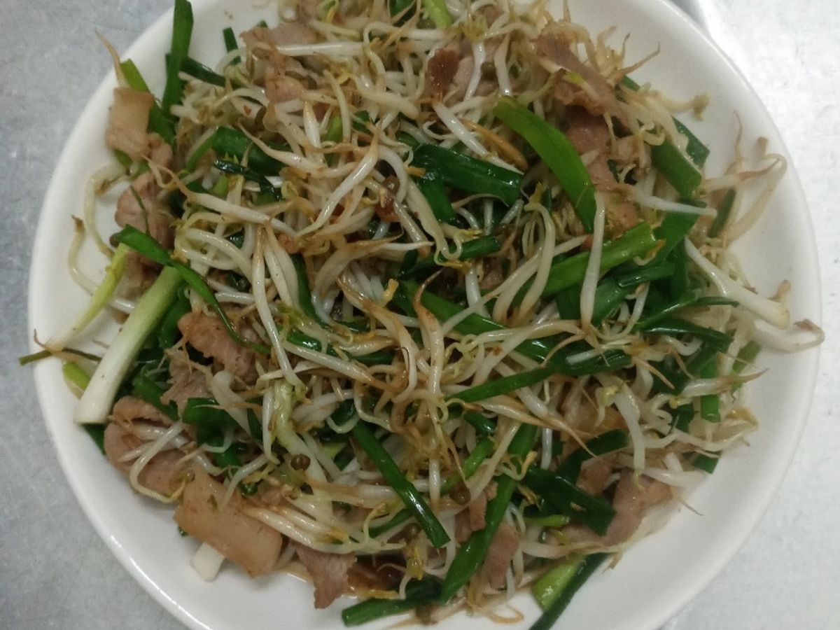 Thịt lợn xào giá đỗ siêu đơn giản