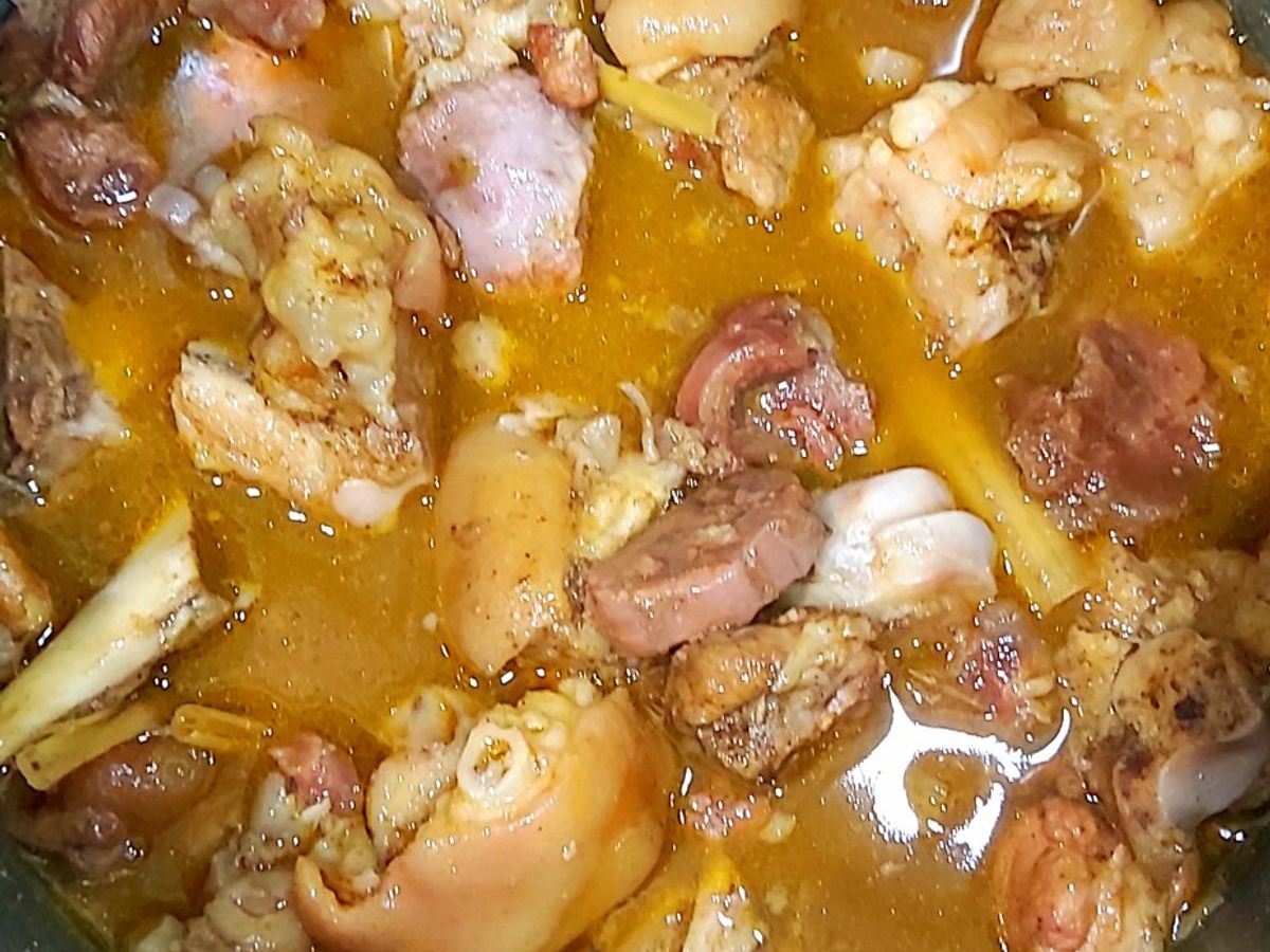 Bò kho móng giò heo