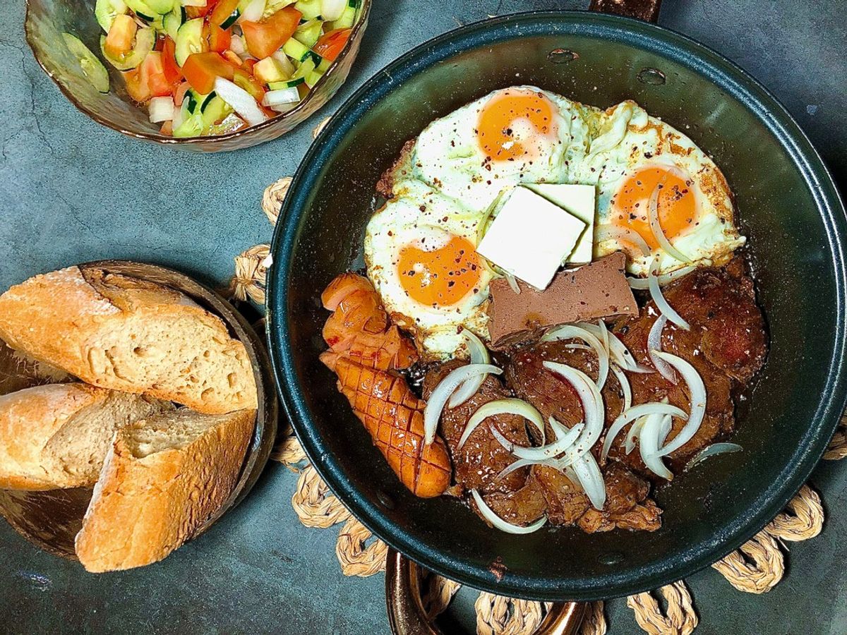 Bánh Mì Chảo - Bò Né