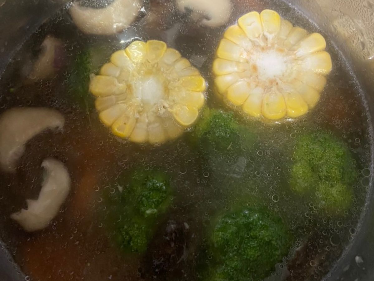 Canh sườn nấm rong biển