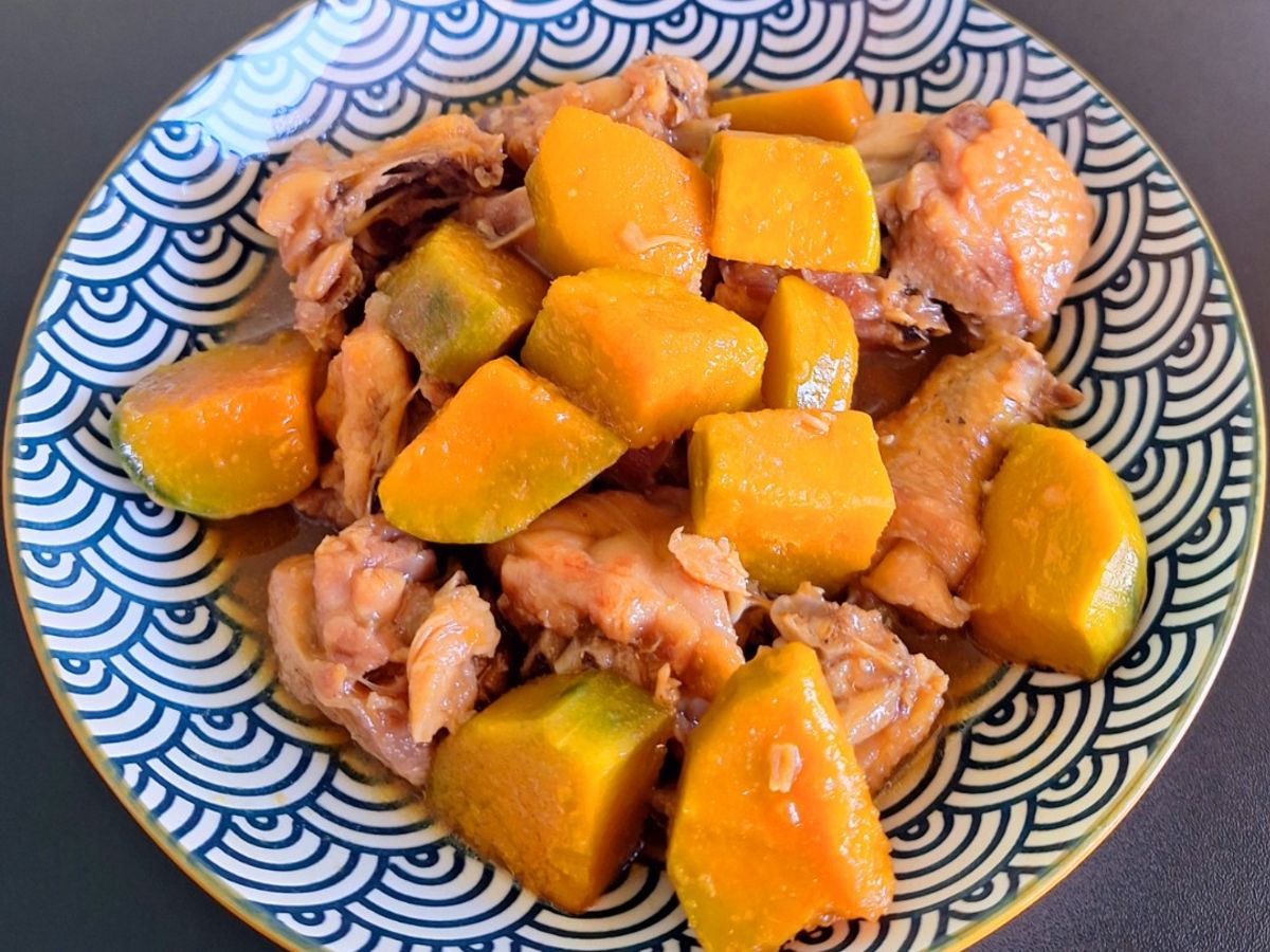 Thịt gà kho bí đỏ
