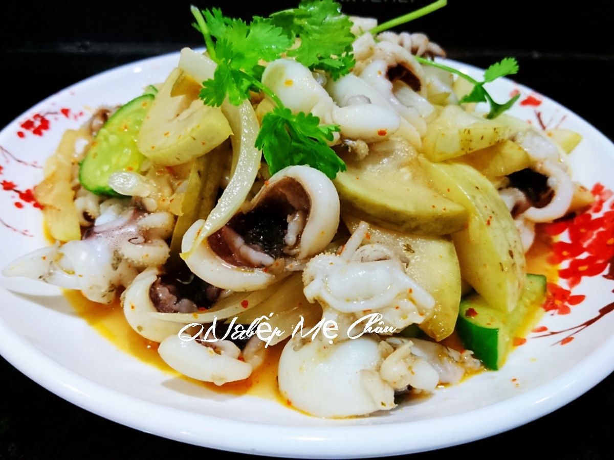 Mực xào bầu chua