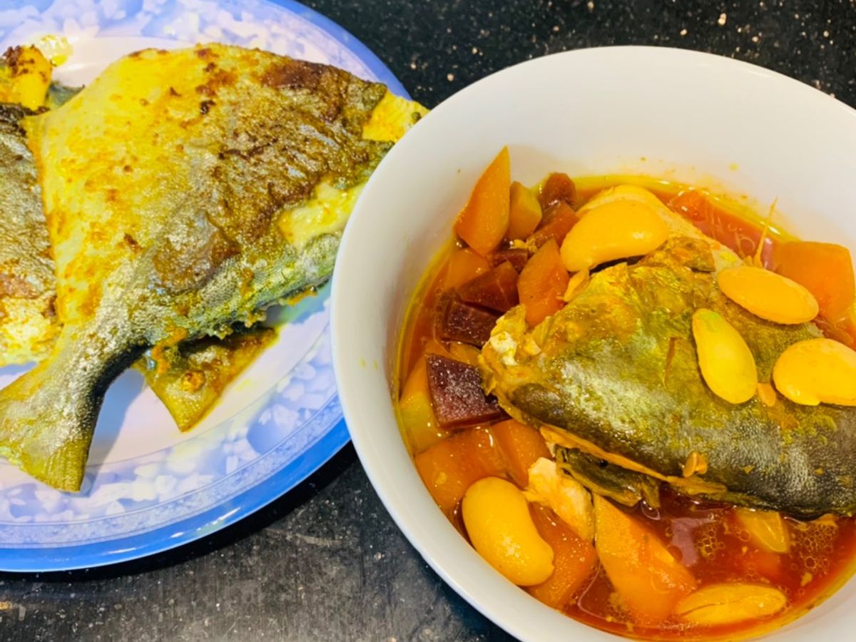 Cá chim biển trắng chiên nghệ và canh hầm đậu củ quả