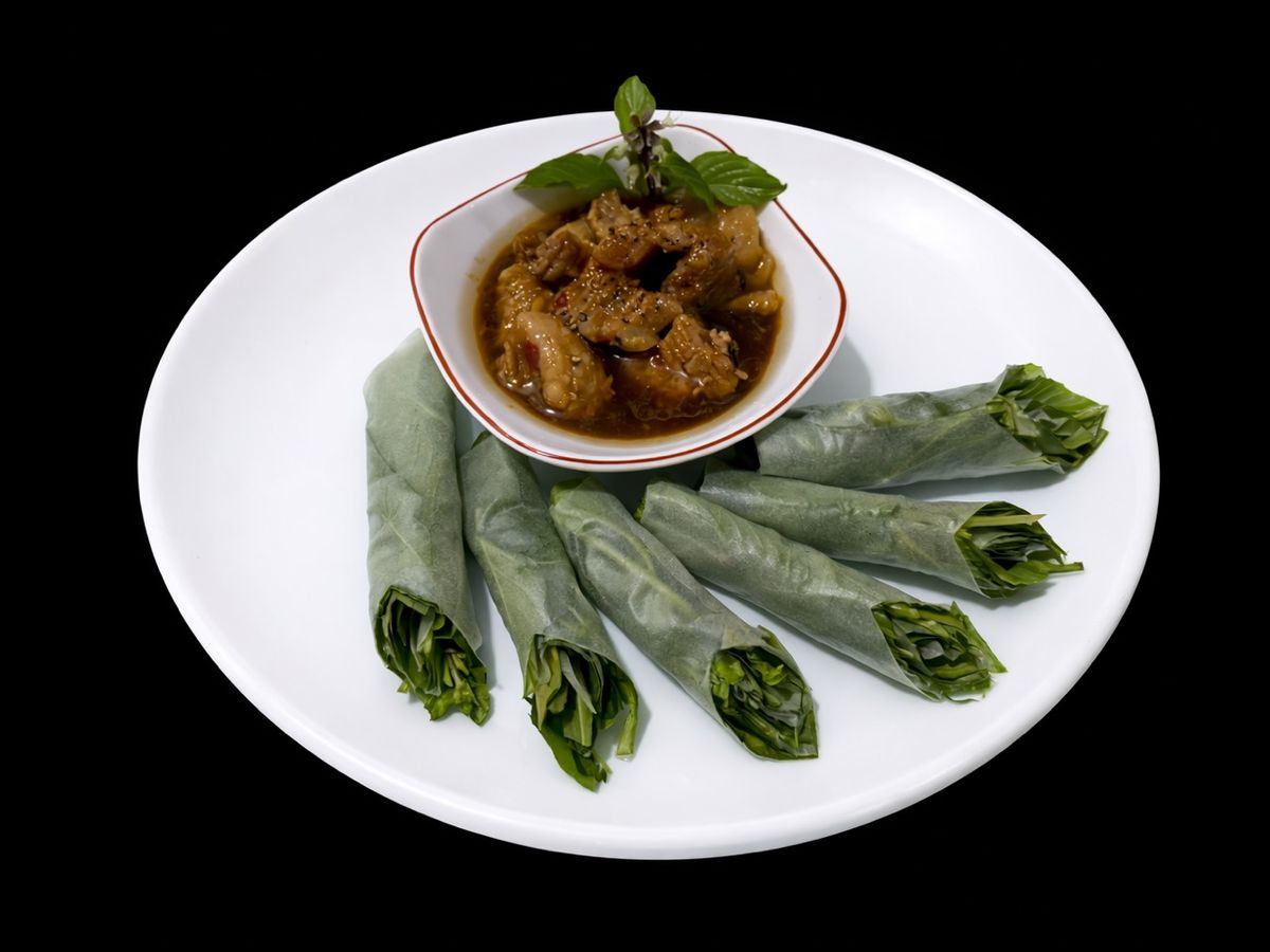 SP.0885 - Cuốn Rau Thơm Chấm Thịt Kho