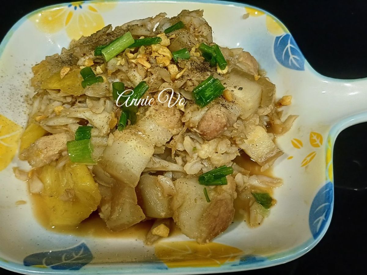 Cá cơm rim thịt và thơm