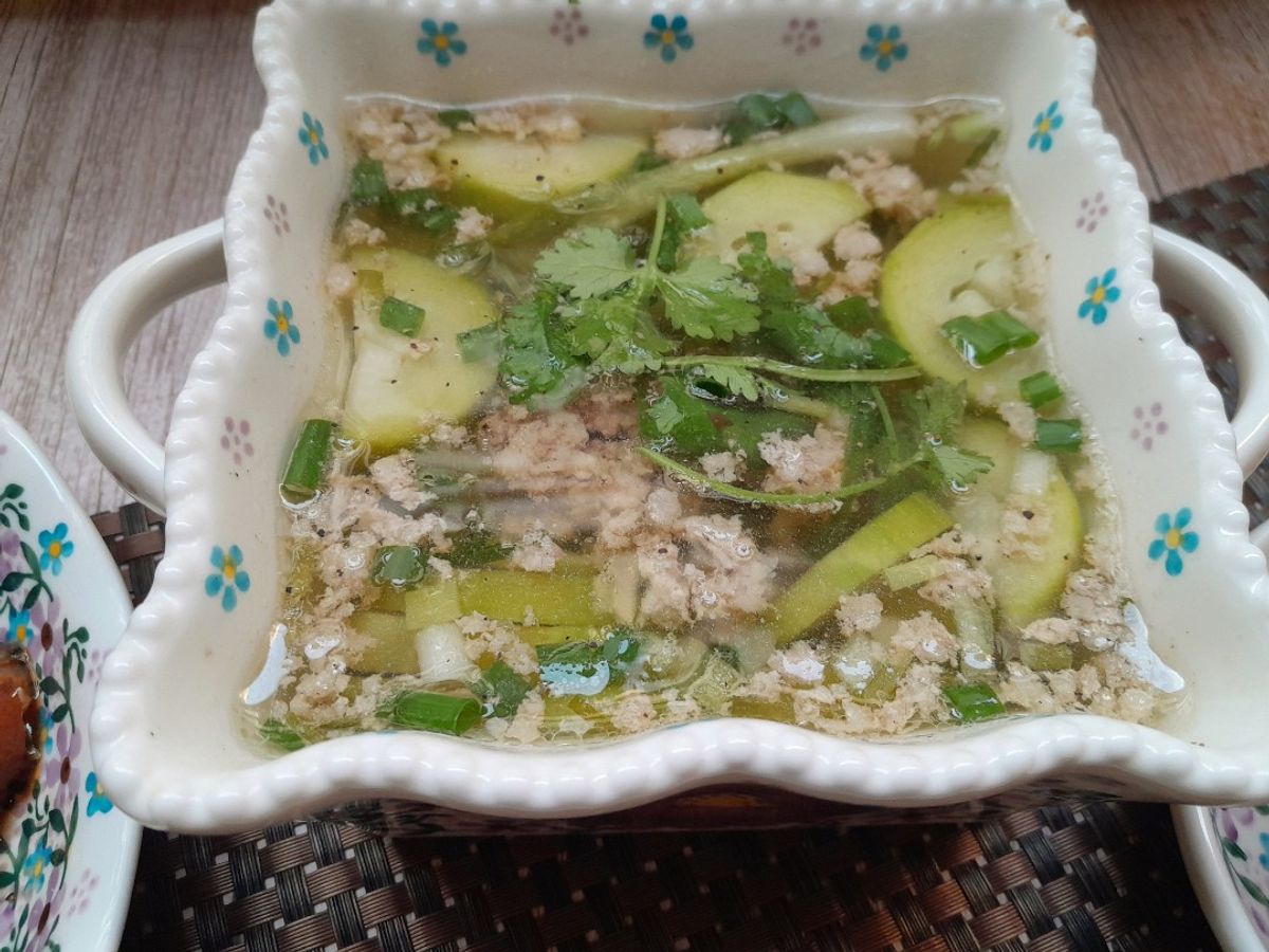 Canh bí nấu thịt xay thanh mát