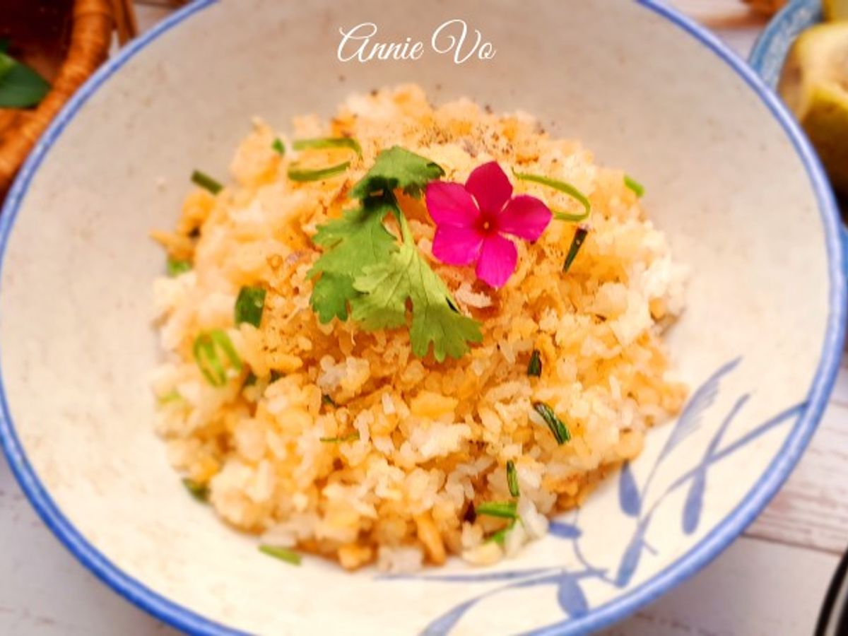 Cơm chiên cá mặn (không dầu màu điều)