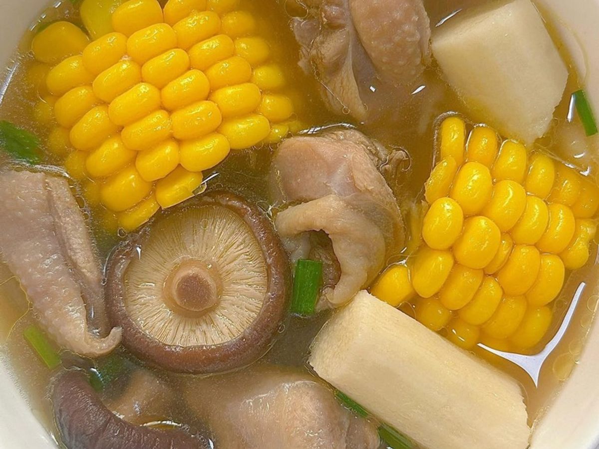 Canh gà nấm ngô