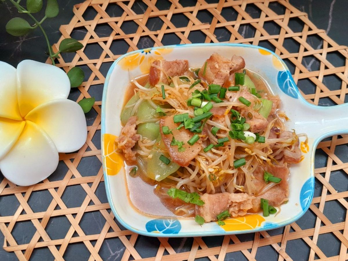 Mướp giá xào thịt ba rọi