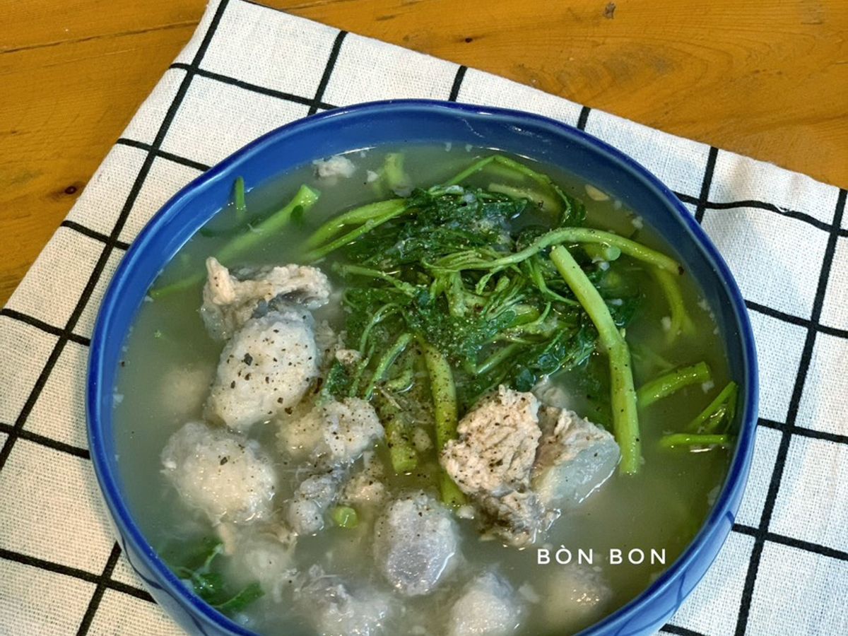 Canh Khoai Sọ Rau Nhút Nấu Sườn