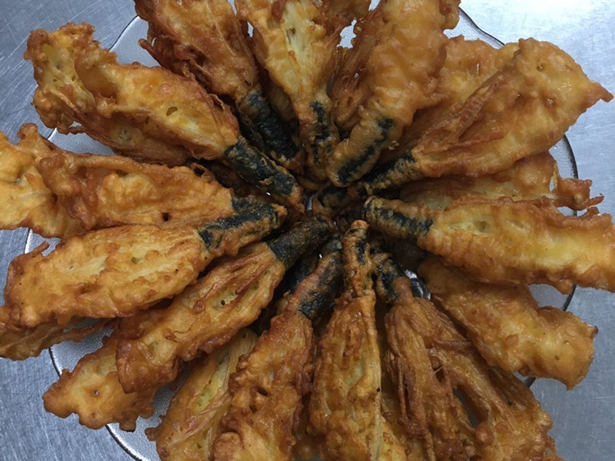 Mực chiên chay(rong biển cuộn nấm kim châm)