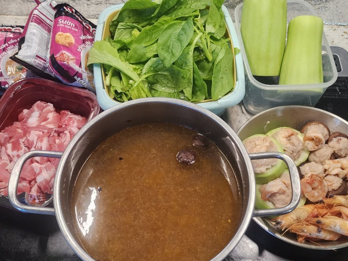 Lẩu tôm bầu