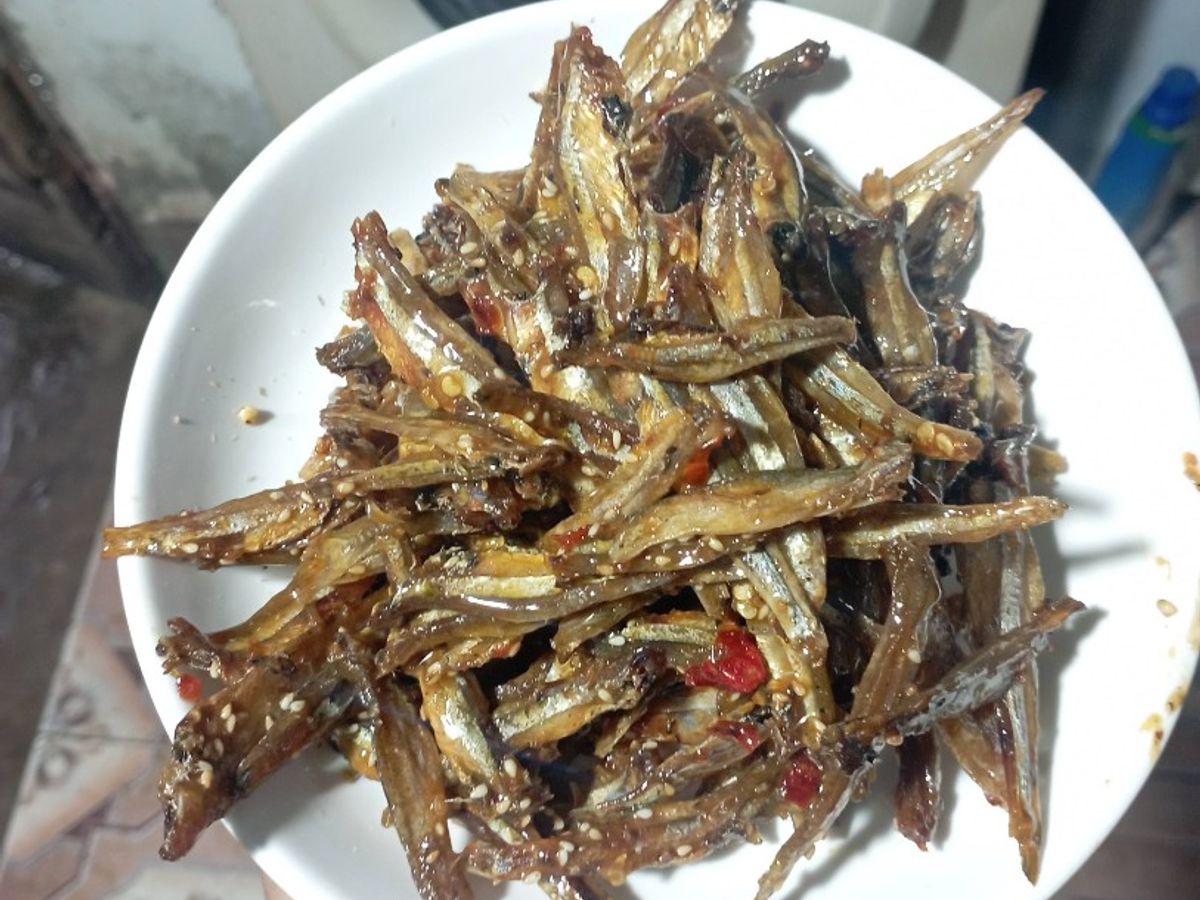 Cá cơm rang cay