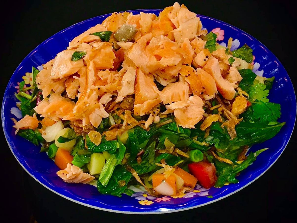 Salad Cá Hồi Áp Chảo