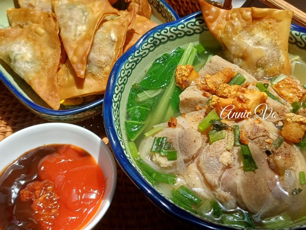 Mì hoành thánh bò viên