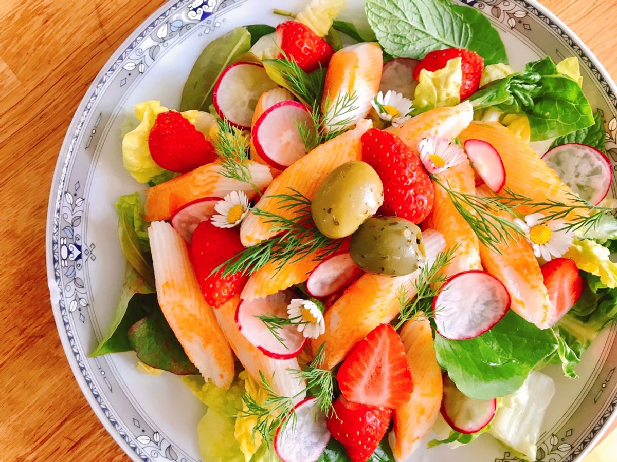 Salad Thanh Cua Dâu Tây Sốt Sữa Chua Thì Là