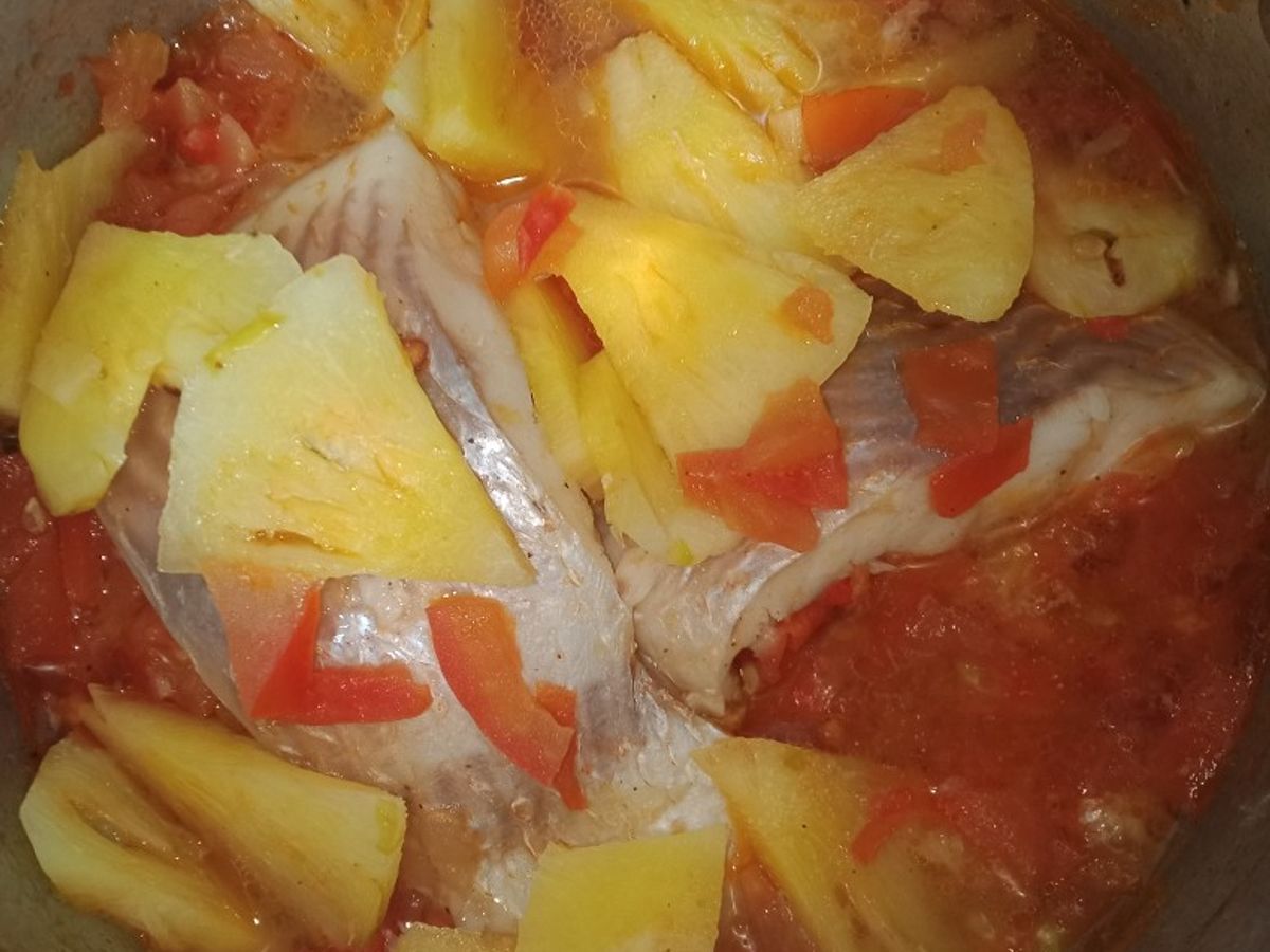 Cá diêu hồng kho cà chua, dứa