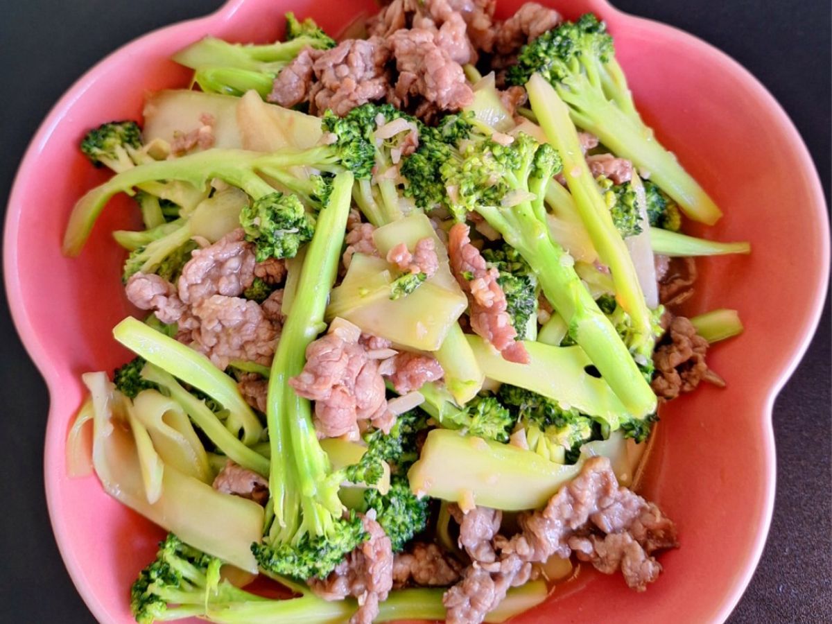 Lơ xanh(bông cải xanh) xào thịt bò