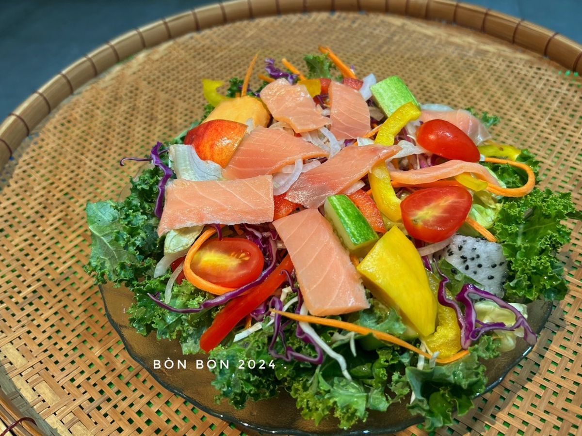 Salad Cá Hồi Cải Xoăn Kale