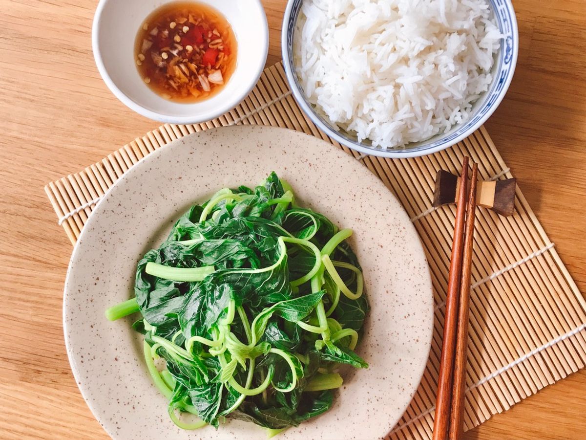 Rau Dền Luộc Chấm Nước Mắm Tỏi Ớt