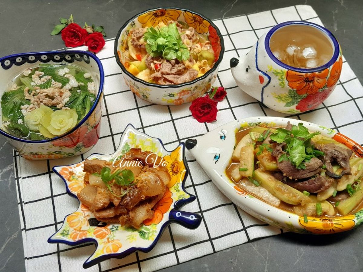 Mâm cơm rực rỡ ngày nắng