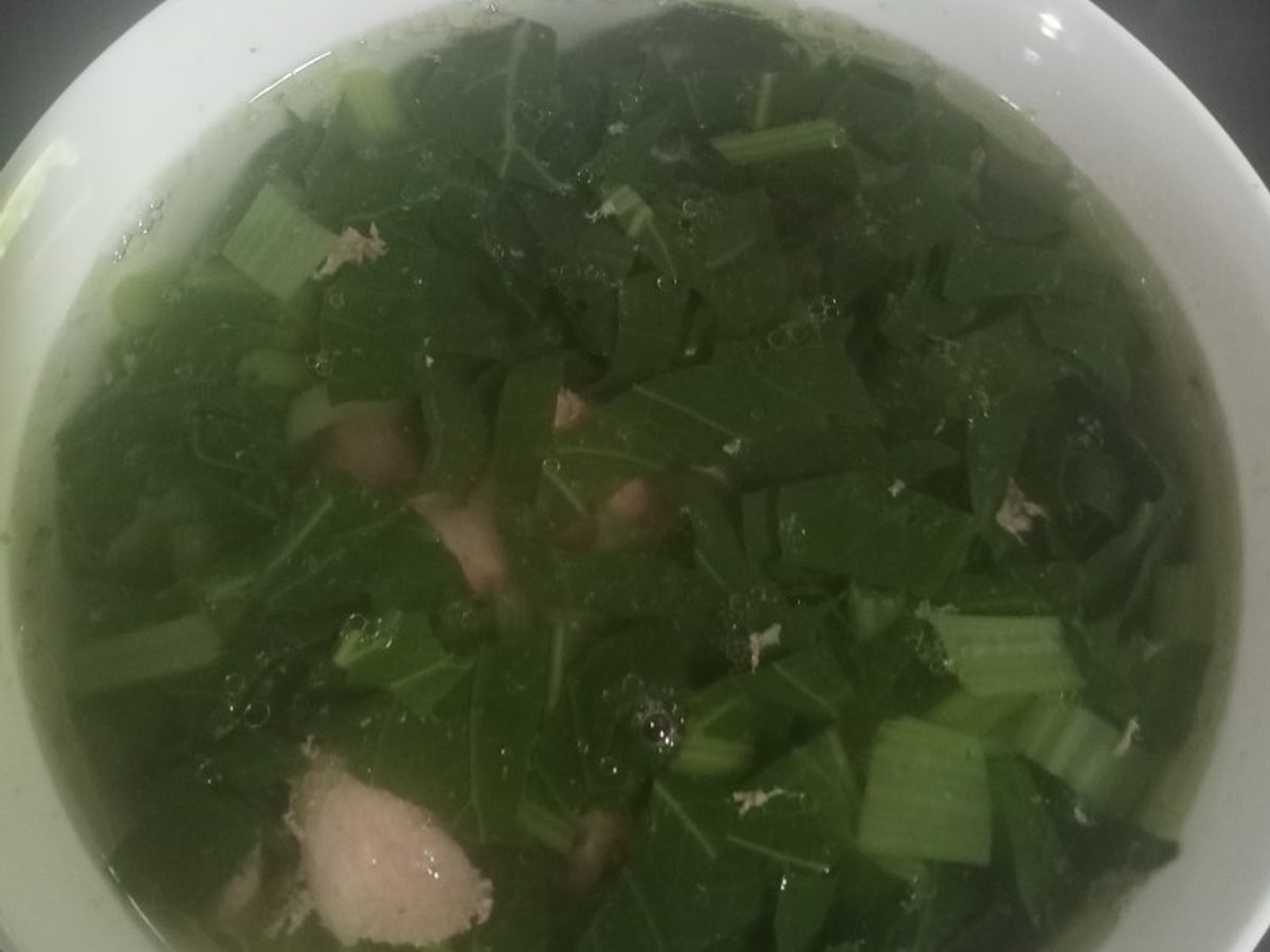 Món rau cải nấu với xương heo
