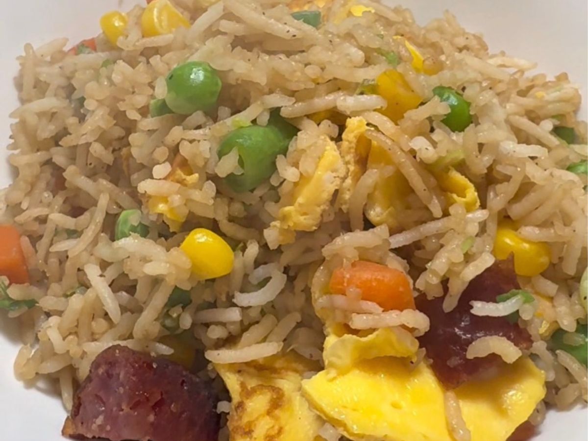 Cơm Chiên Trứng Lạp Xưởng Rau Củ