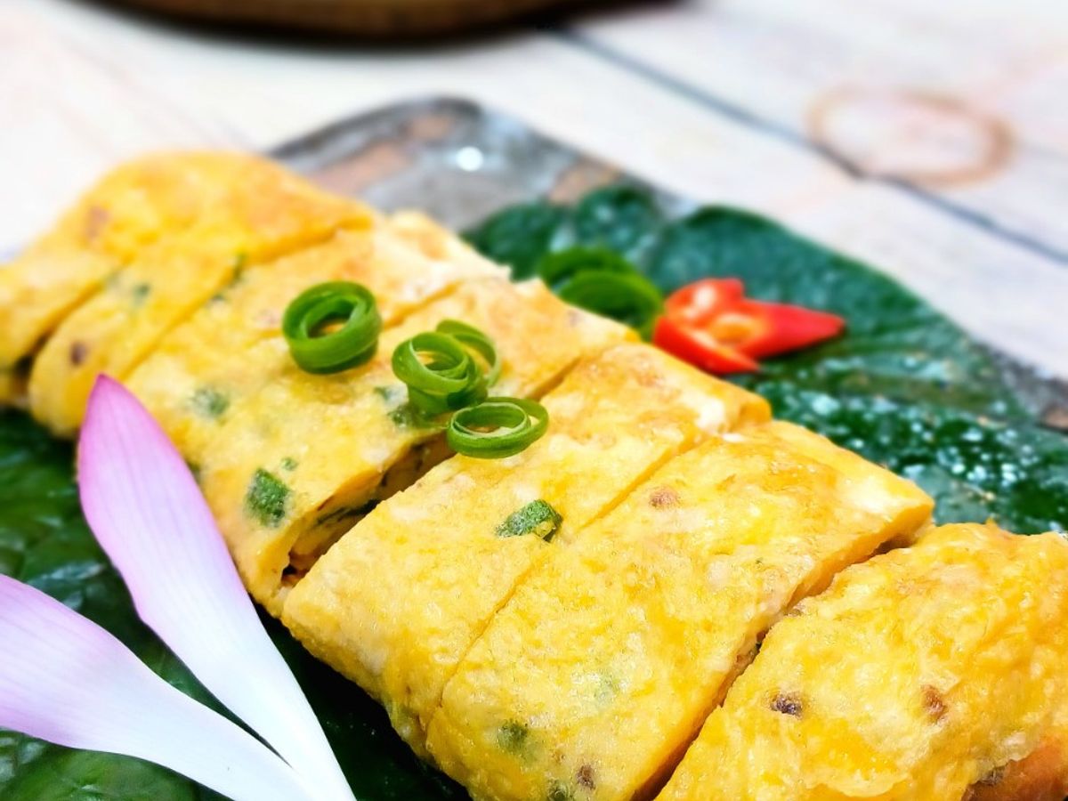 Trứng chiên nấm kim châm