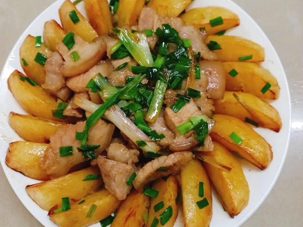 Khoai tây xào thịt ba rọi