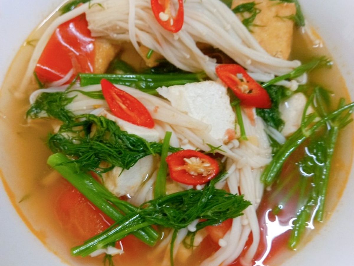 Canh nấm kim châm rau thì là