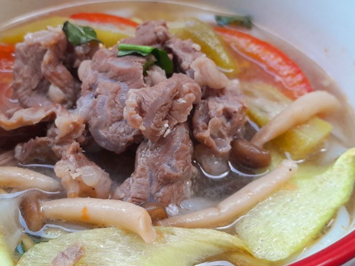 Mì bò nấm nấu chua