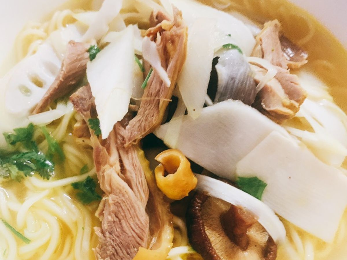 Mì trứng thịt gà