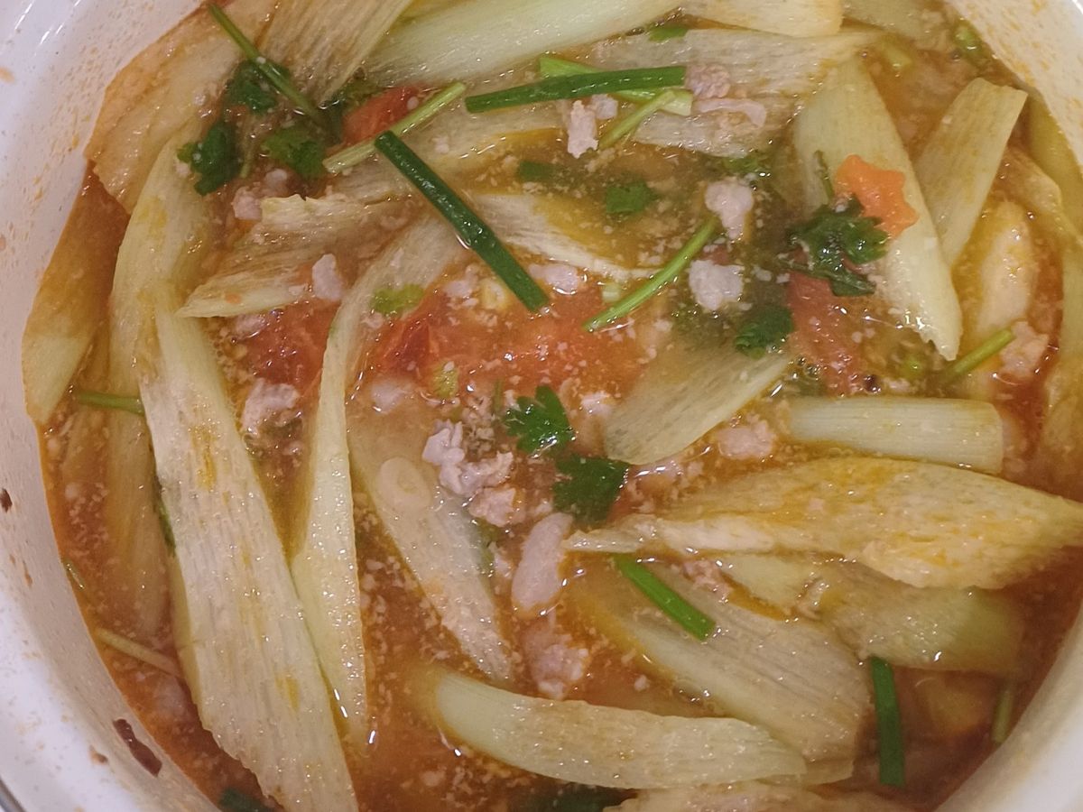 Canh chua thịt bằm nấu mùng