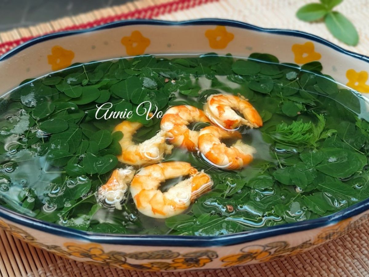 Canh rau chùm ngây nấu tôm