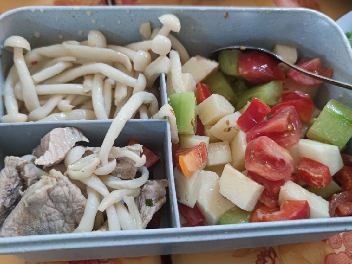 Bữa trưa heo thỳ